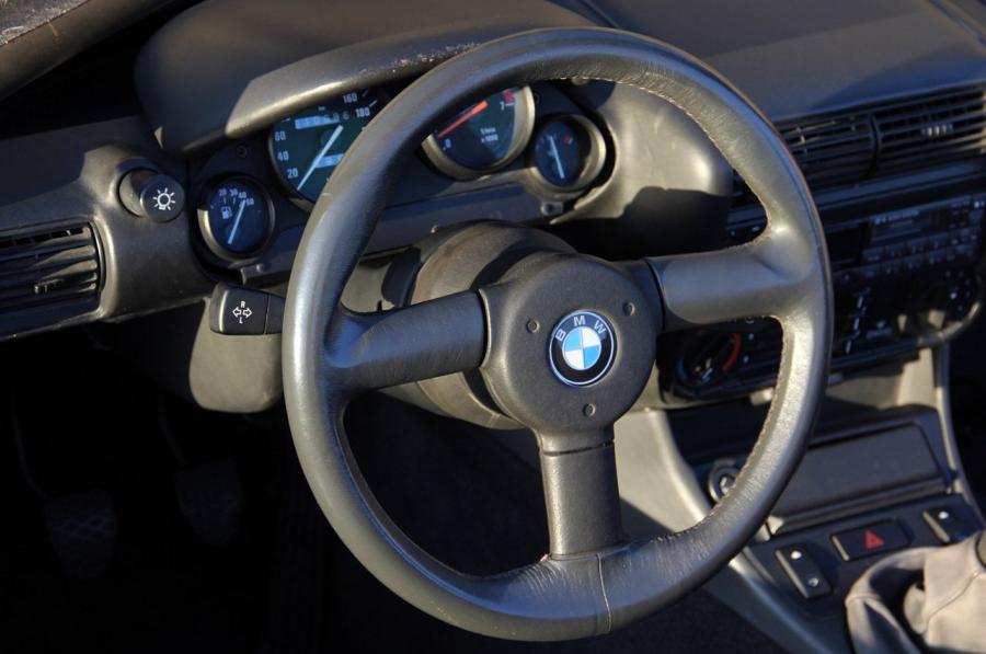 Панель приборов BMW Z1 (E30) 1988 года  (фото 41 из 88)